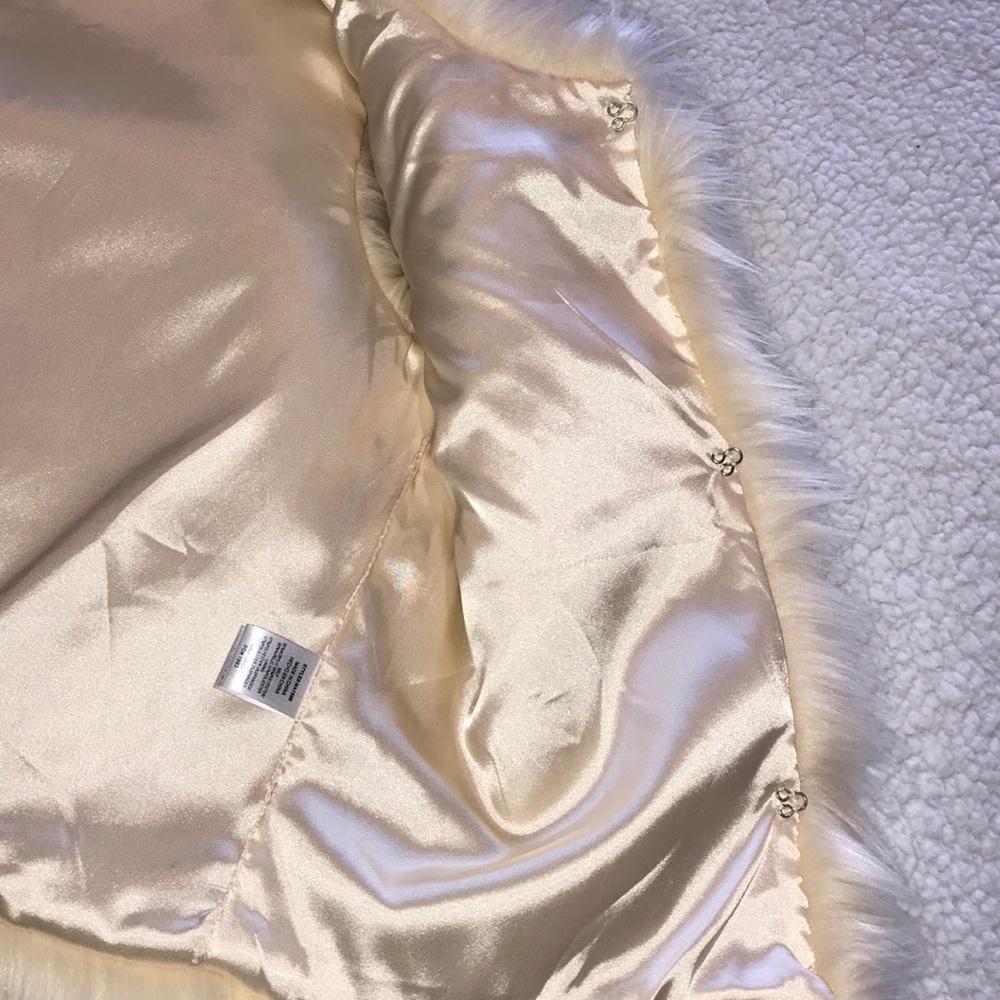 Cream Fur Vest - Picture 5 of 5